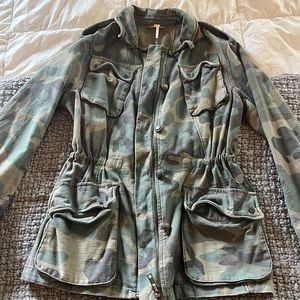 Size small Free People Utility jacket! Great condition! Only wore a few times.